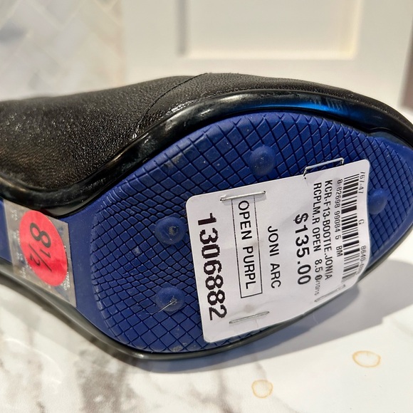 NWT! Kenneth Cole Reaction Leather Booties - Picture 5 of 6